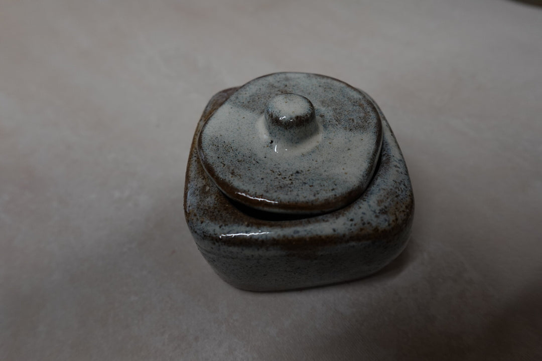 Salt pot
