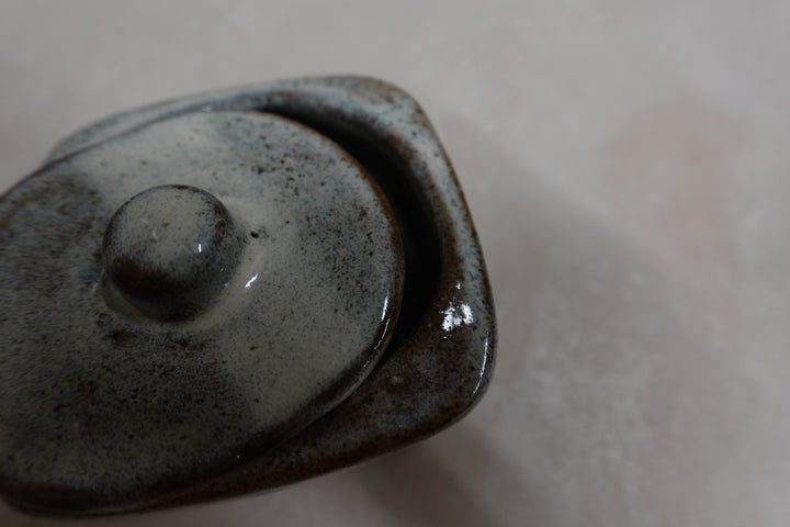 Salt pot